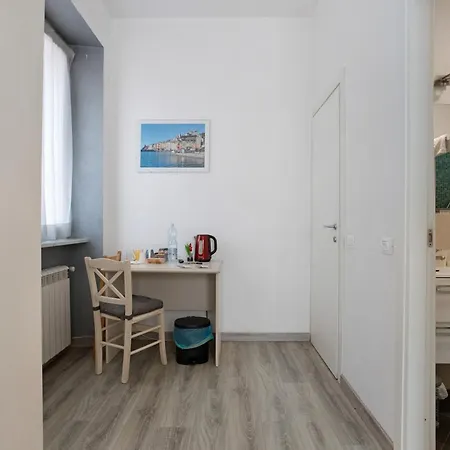 Perla Del Golfo בית הארחה